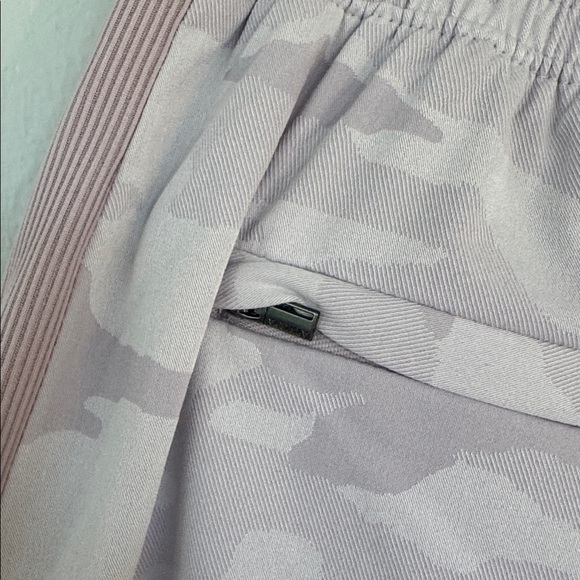 ATHLETA Brooklyn blush pink lined camo print jogger sweatpants size 4 - Picture 9 of 11